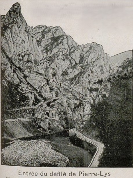 Entrée de la Pierre-lys